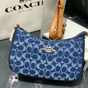 Coach Rainbow Pride Tote 22 | Limited Edition